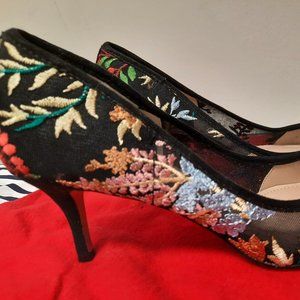 Black Embroidered Pumps by Neiman Marcus Sz 7